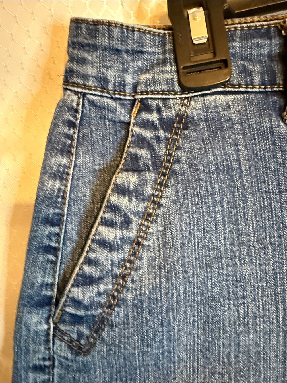Gloria Vanderbilt all around slimming effect shorts in a size 6 - Picture 2 of 8